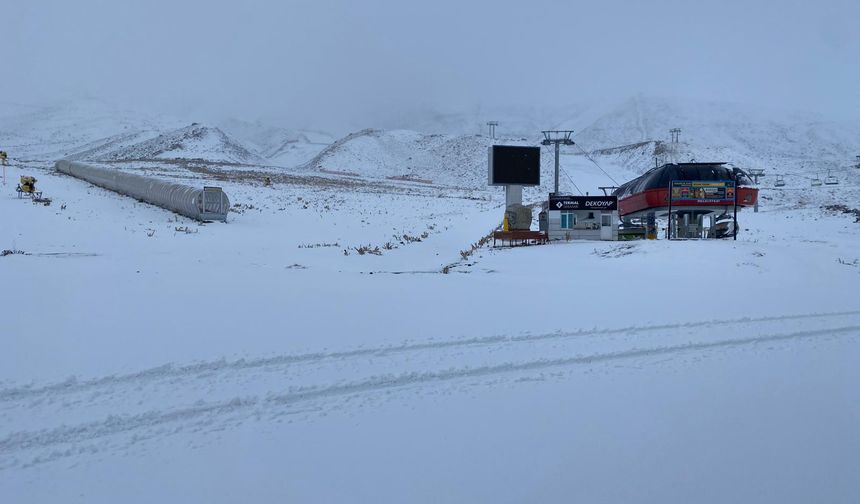 Kayseri'de kent merkezinde sağanak, Erciyes'te kar etkili oldu