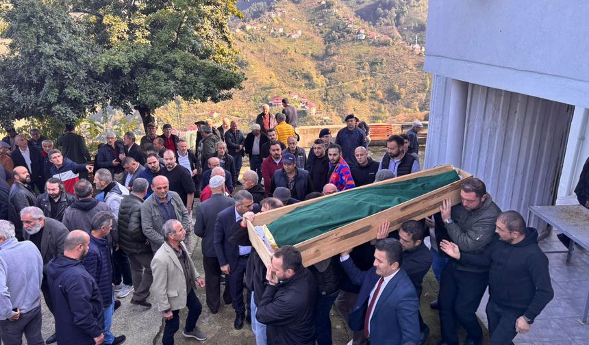 Kazadan sonra çıkan kavgada öldürülen emekli öğretmen toprağa verildi