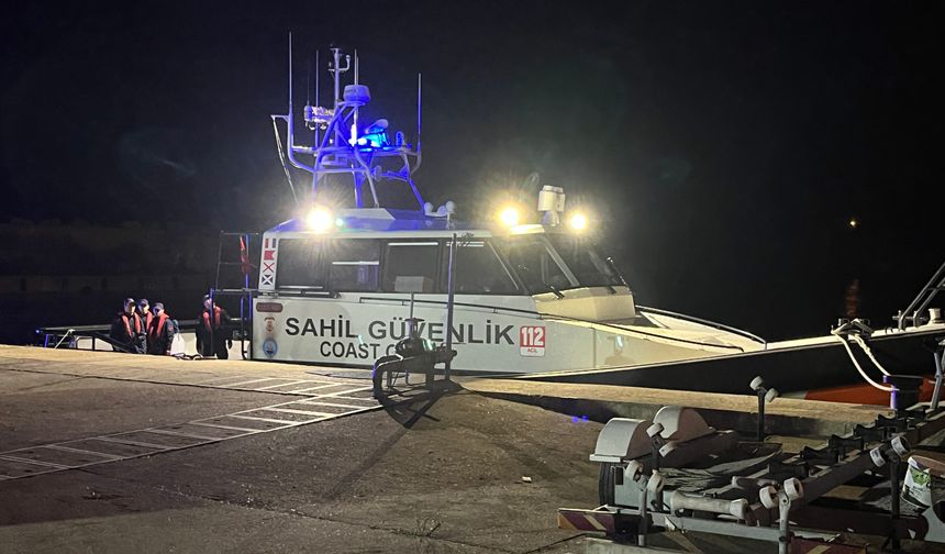 Kocaeli açıklarında gemide yangın; 25 mürettebat kurtarıldı / Ek Fotoğraflar