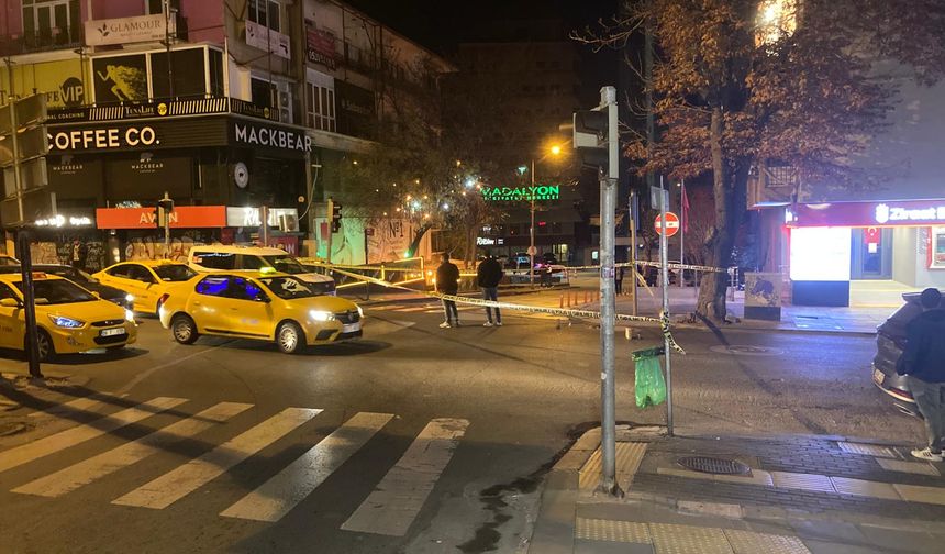 Motosikletli şüpheli caddede tabancayla rastgele ateş açtı