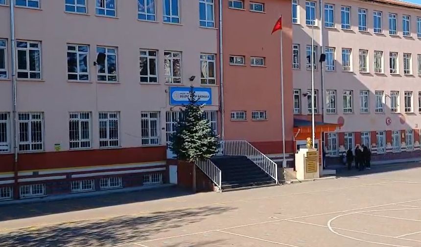 Nefes borusuna kaçan jelibon kaçan 8 yaşındaki Ahmet, toprağa verildi