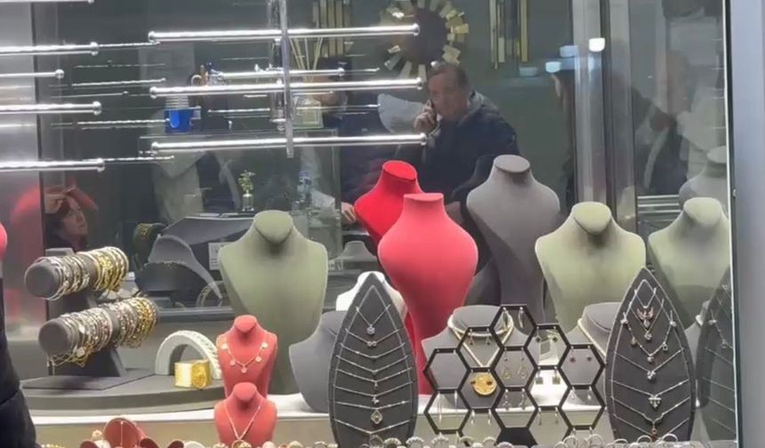 Ordu'da kasklı soyguncu kuyumcudan 5 kilo altınla kaçtı