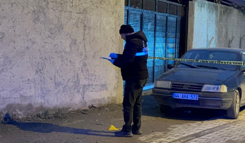 Otomobilde tartıştığı arkadaşını silahla yaraladı