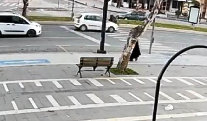 Otomobilin çarptığı yaya ağır yaralandı; kaza kamerada