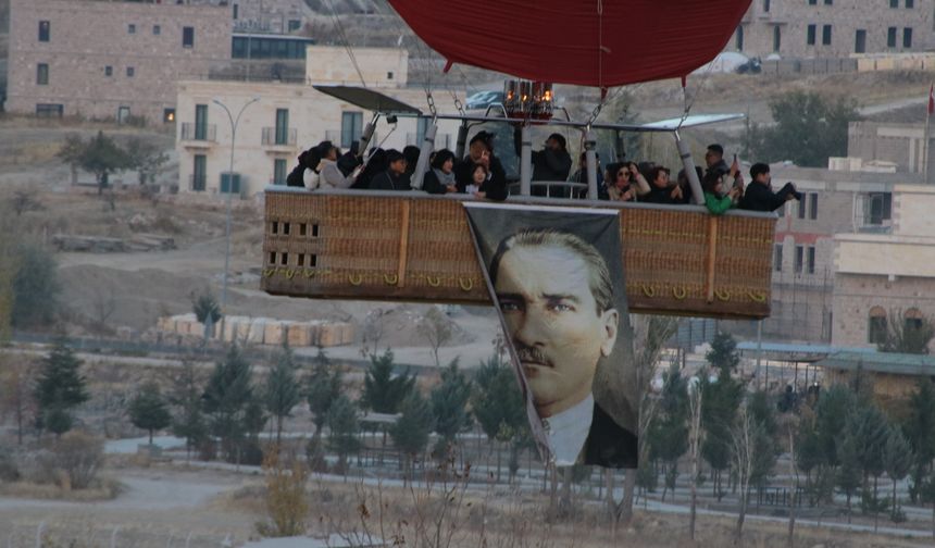 Sıcak hava balonları, Atatürk posterleri ile havalandı