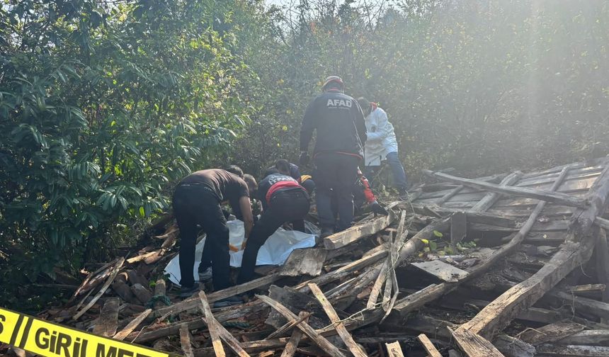Tahtalarını sökerken ahşap ev yıkıldı; altında kalan sahibi öldü