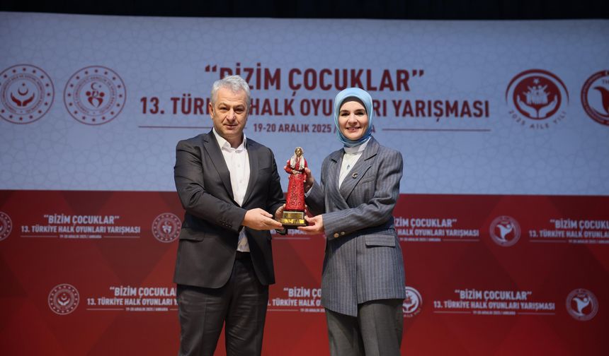 Bakan Göktaş, 'Bizim Çocuklar 13'üncü Türkiye Halk Oyunları Yarışması'nın açılış törenine katıldı