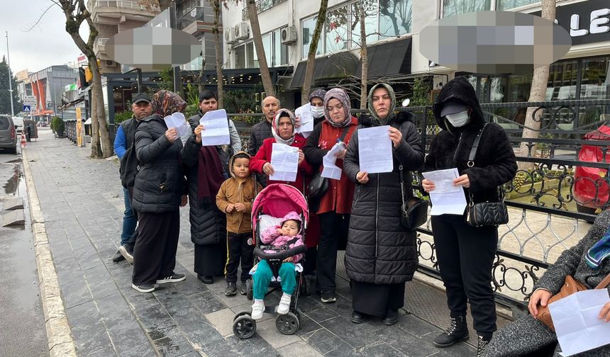 Birikimlerini emanet ettikleri kuyumcunun evinin önünde eylem yaptılar