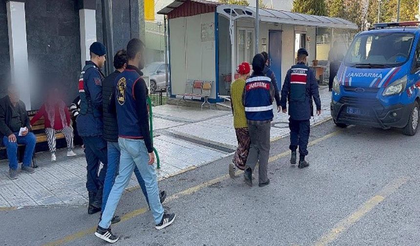 Denizli merkezli 2 ilde katalogdan evlilik vaadiyle dolandırıcılığa 5 gözaltı