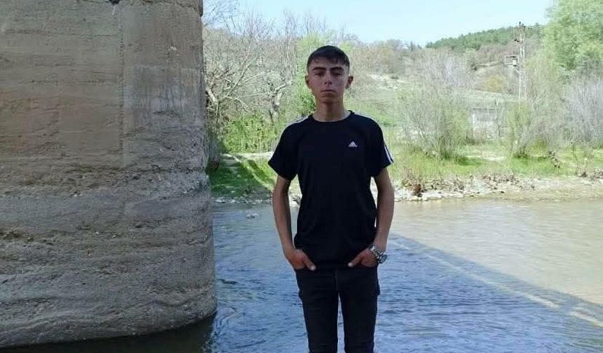 Devrilen traktörün sürücüsü Emre öldü