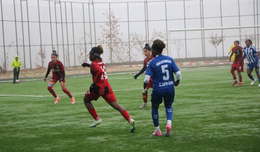 Hakkarigücü Kadın Futbol Takımı, Yüksekova Spor'a 1-0 mağlup oldu