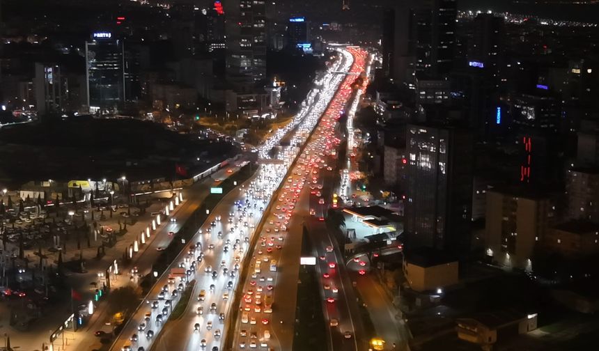 İstanbul- İstanbul'da trafik yoğunluğu yüzde 90'a ulaştı / Metin eklendi 
