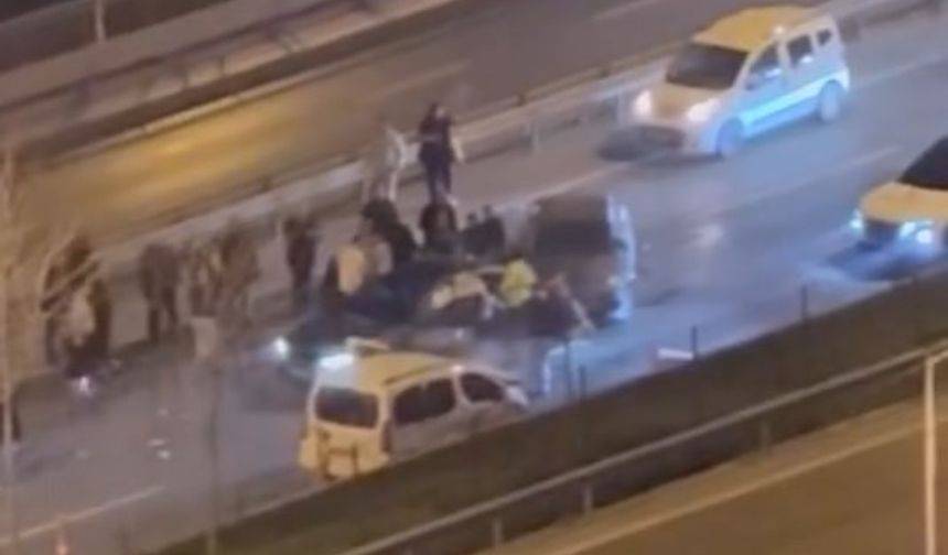 İstanbul - Üsküdar'da 7 aracın karıştığı zincirleme kaza kamerada