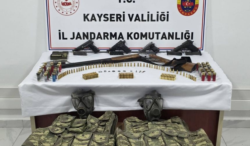 Jandarmanın operasyon düzenlediği evden silah ve mühimmat ele geçirildi; 1 gözaltı