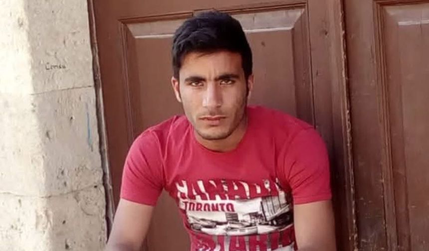 Kamyonla geri manevra yaparken kardeşini ezerek ölümüne neden oldu