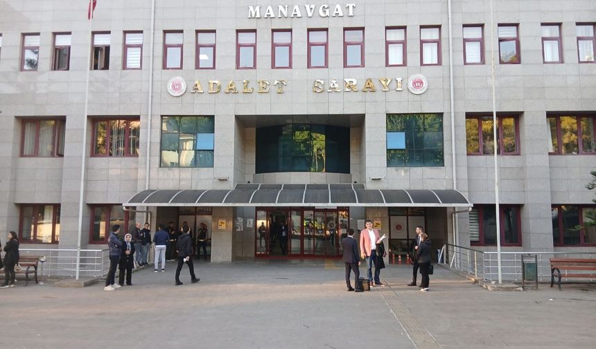 Manavgat'ta ‘yolsuzluk' ve ‘rüşvet' davası başladı