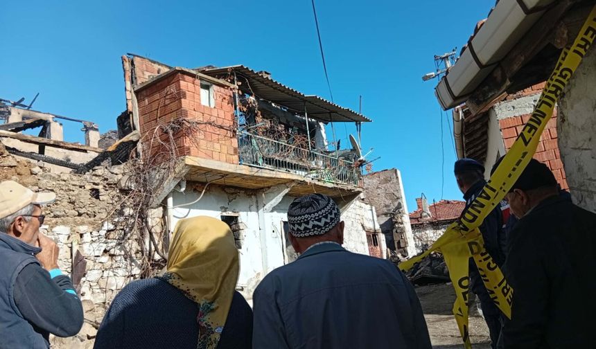 Manisa'da evi yanan kadına ulaşılamıyor