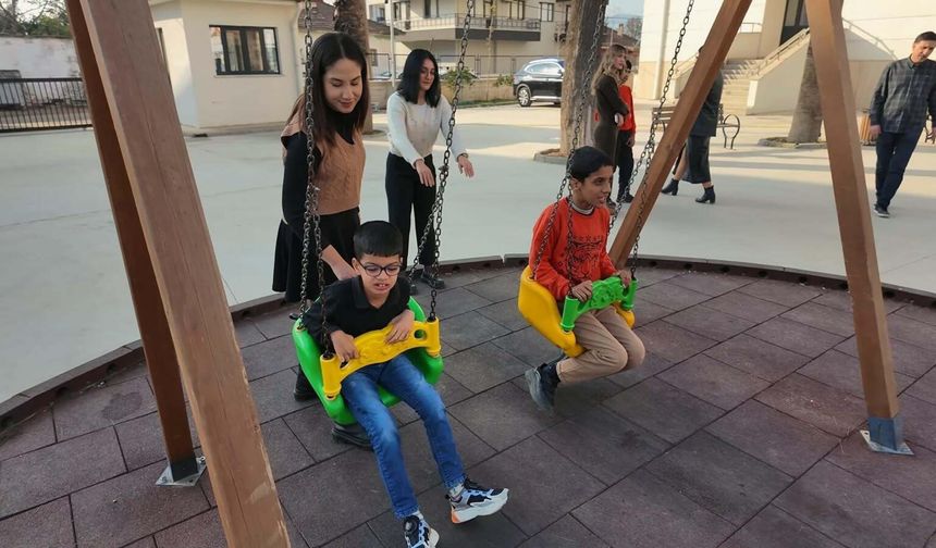 Özel gereksinimli öğrencileriyle güne özel klip hazırladı