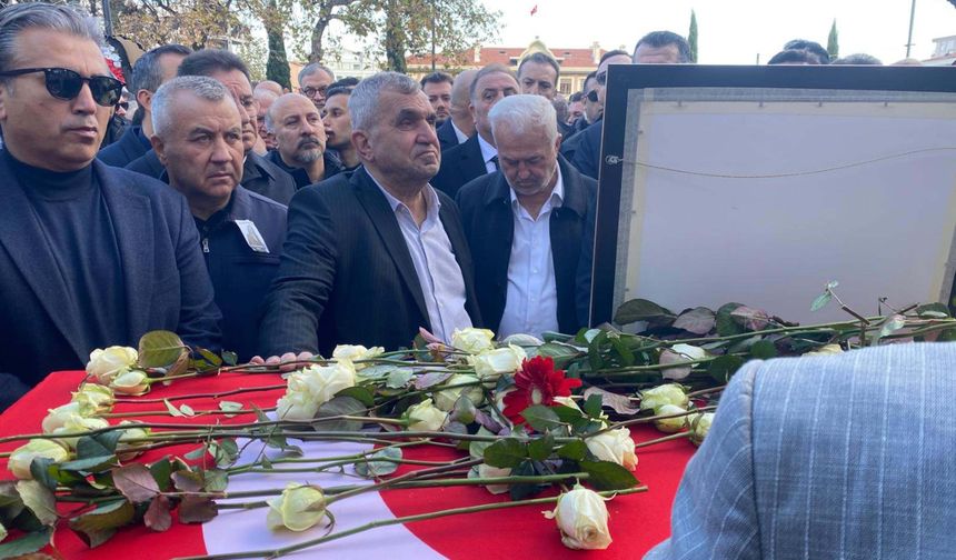 Şehzadeler Belediye Başkanı Gülşah Durbay için belediye önünde tören / Ek fotoğraflar