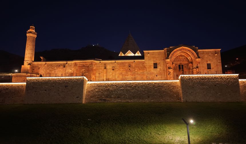 Taşa nakşedilen tarihi eserde 'ışık' şöleni / Ek fotoğraflar