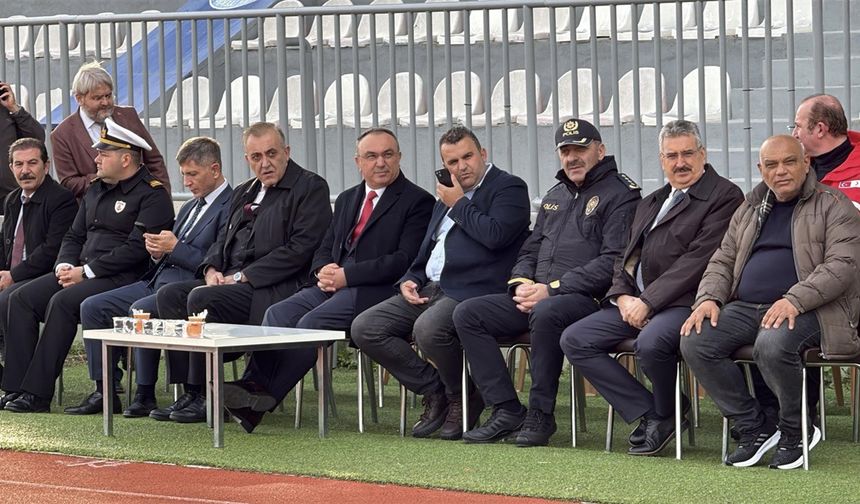 Tekirdağ'da asayiş olayları ile gündeme gelen mahallelerin gençleri futbol oynadı