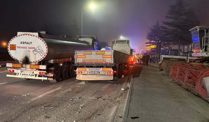 TIR’ın arkadan çaptığı servis minibüsündeki 9 kişi yaralandı