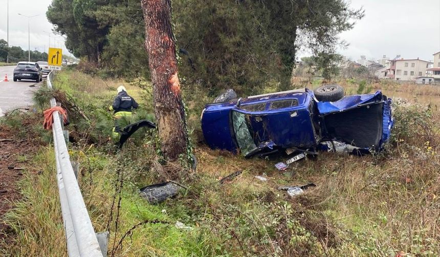 Yoldan çıkıp yan yatan kamyonetin sürücüsü öldü