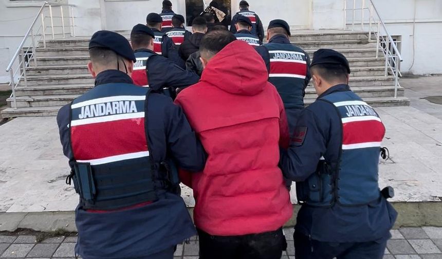 Yurt dışına kaçmak isterken yakalanan 5 Türk tutuklandı 
